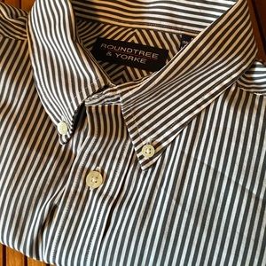 Men’s long sleeve button up dress shirt